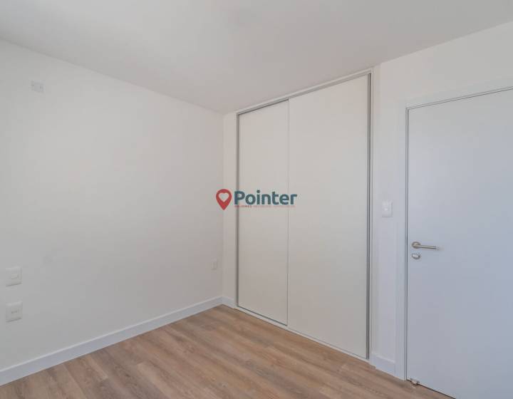 Venta apartamento de 2 dormitorios con cochera y terraza con parrillero propio en Malvin