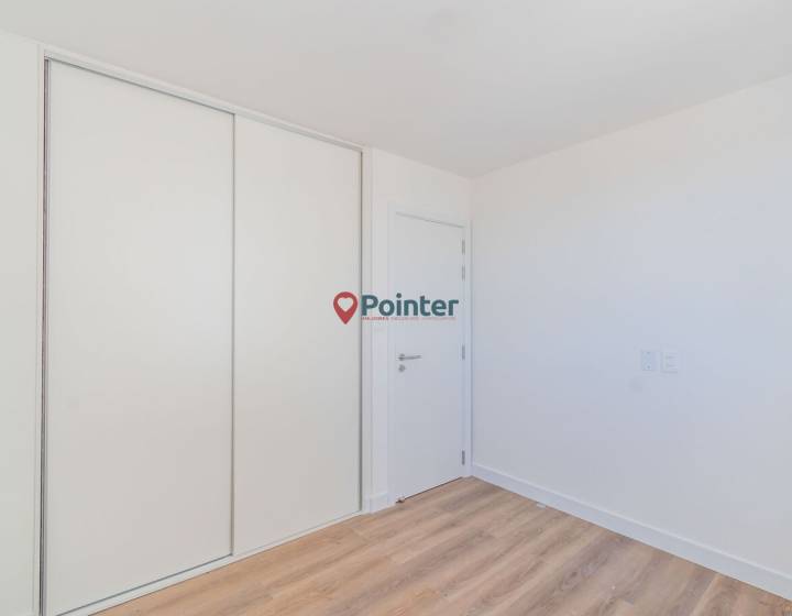 Venta apartamento de 2 dormitorios con cochera y terraza con parrillero propio en Malvin