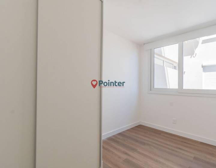 Venta apartamento de 2 dormitorios con cochera y terraza con parrillero propio en Malvin