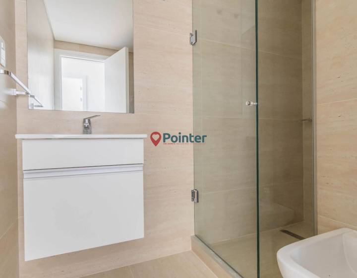 Venta apartamento de 2 dormitorios con cochera y terraza con parrillero propio en Malvin