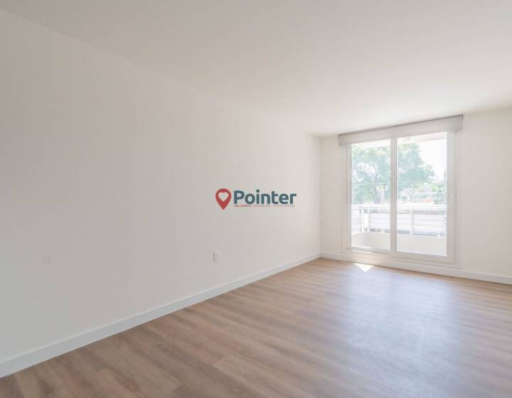 Venta apartamento de 2 dormitorios con cochera y terraza con parrillero propio en Malvin