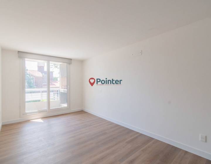 Venta apartamento de 2 dormitorios con cochera y terraza con parrillero propio en Malvin