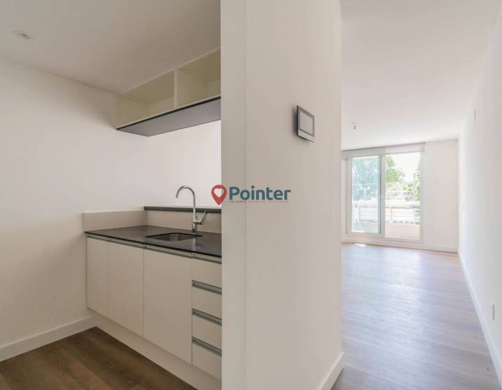 Venta apartamento de 2 dormitorios con cochera y terraza con parrillero propio en Malvin