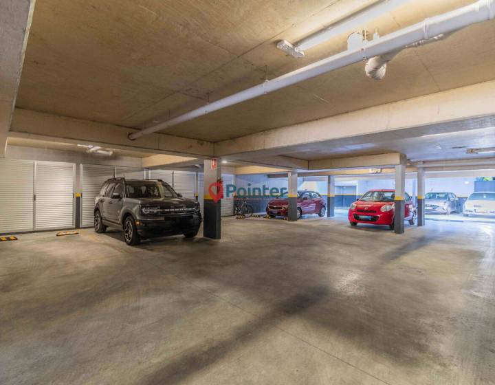 Venta apartamento de 2 dormitorios con cochera y terraza con parrillero propio en Malvin
