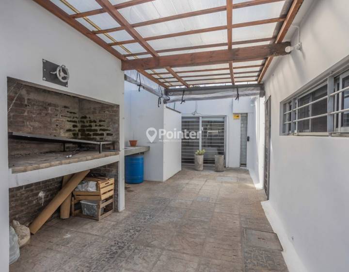 Hermosa Casa Reciclada 3 Dorm, 2 Ba&ntilde;os, Parrillero y Cochera.