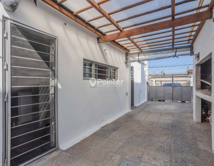 Hermosa Casa Reciclada 3 Dorm, 2 Ba&ntilde;os, Parrillero y Cochera.