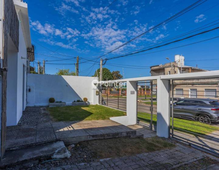 Hermosa Casa Reciclada 3 Dorm, 2 Ba&ntilde;os, Parrillero y Cochera.