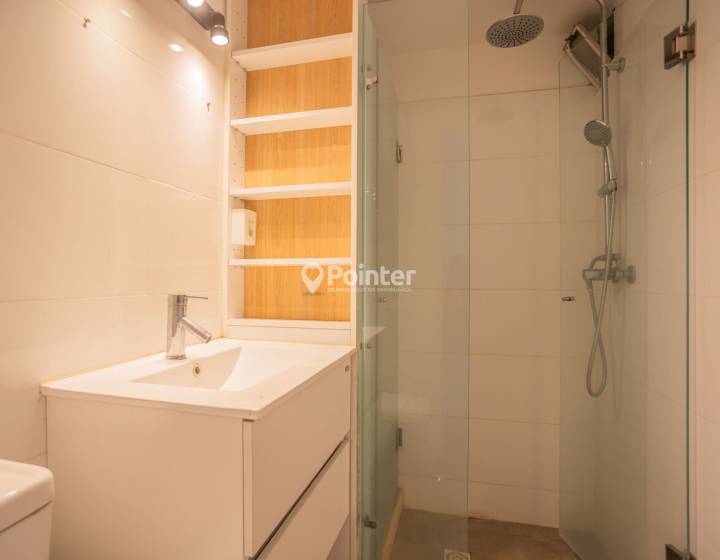 Apartamento 2 dormitorios, luminoso, entre Punta Carretas y Parque Rod&oacute;