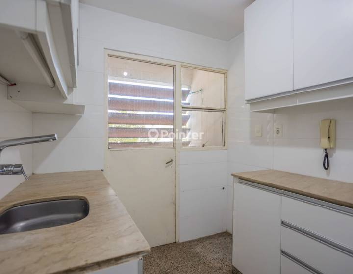 Apartamento 2 dormitorios, luminoso, entre Punta Carretas y Parque Rod&oacute;