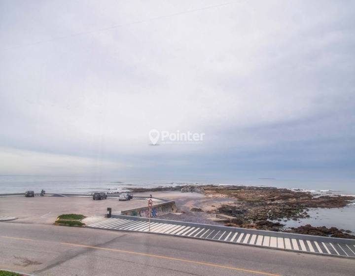 Apartamento Frente al Mar en la Pen&iacute;nsula de Punta del Este &ndash; 3 Dormitorios + Garaje