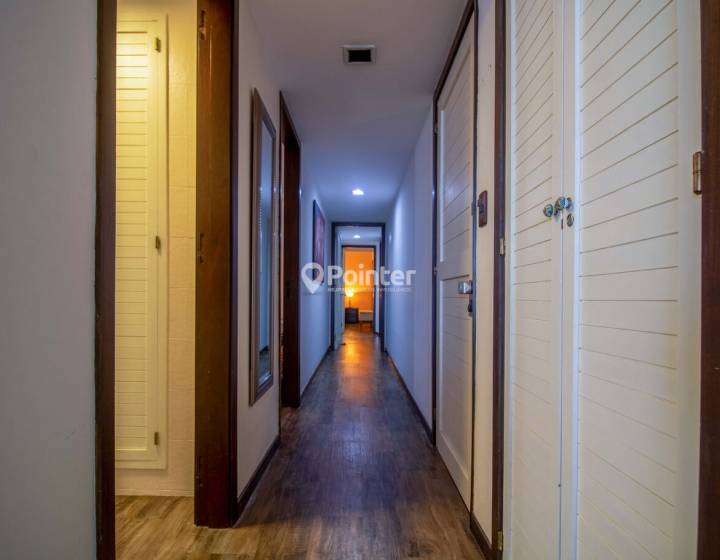 Apartamento Frente al Mar en la Pen&iacute;nsula de Punta del Este &ndash; 3 Dormitorios + Garaje