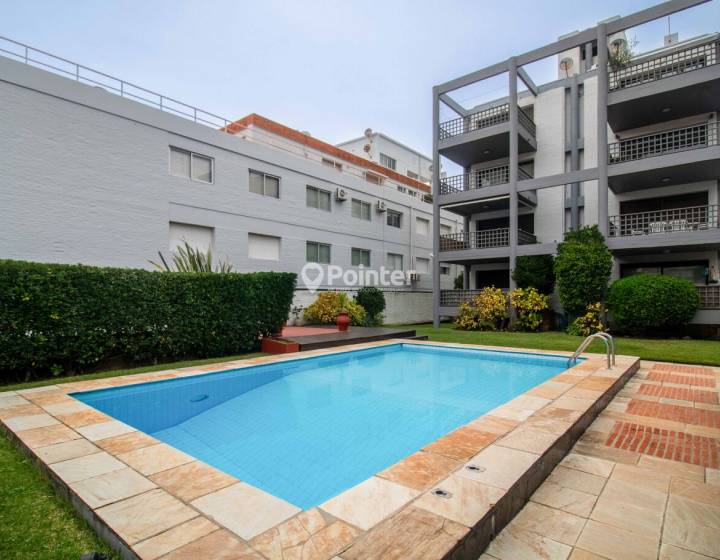 Apartamento Frente al Mar en la Pen&iacute;nsula de Punta del Este &ndash; 3 Dormitorios + Garaje