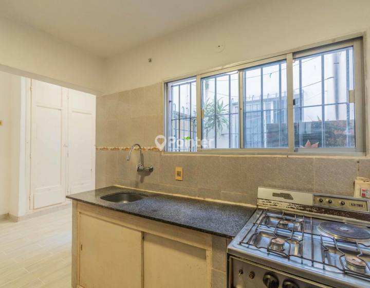 Alquiler amplio apartamento 1 dormitorio con patio y parrillero &ndash; Parque Rod&oacute;