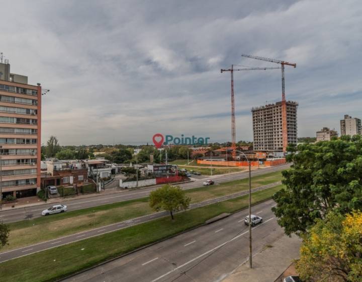 Ubicado en Malvin pr&oacute;ximo a variedad de servicios.
Pr&oacute;ximo al Portones Shopping y al Shopping Plaza...