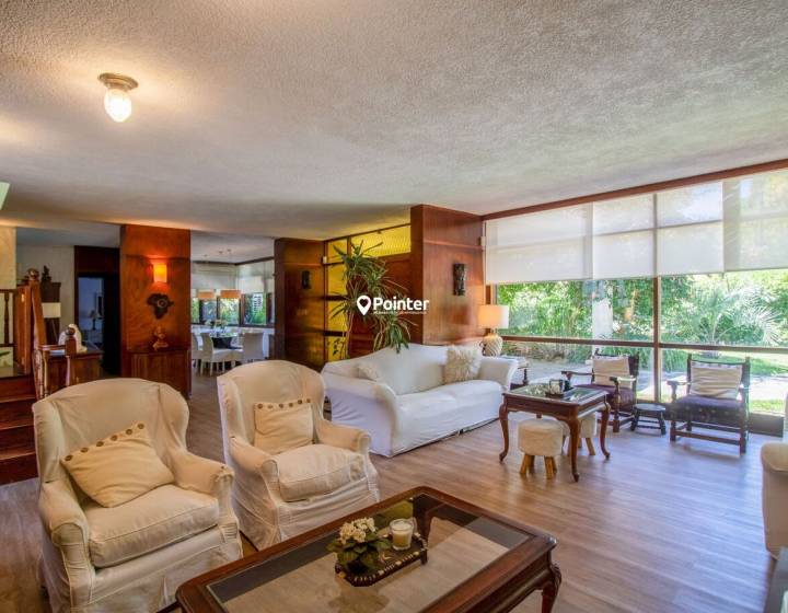 Casa En Venta En La Mansa, parada 10, 5 Dormitorios + Dependencia