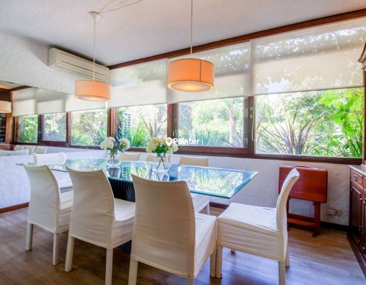 Casa En Venta En La Mansa, parada 10, 5 Dormitorios + Dependencia
