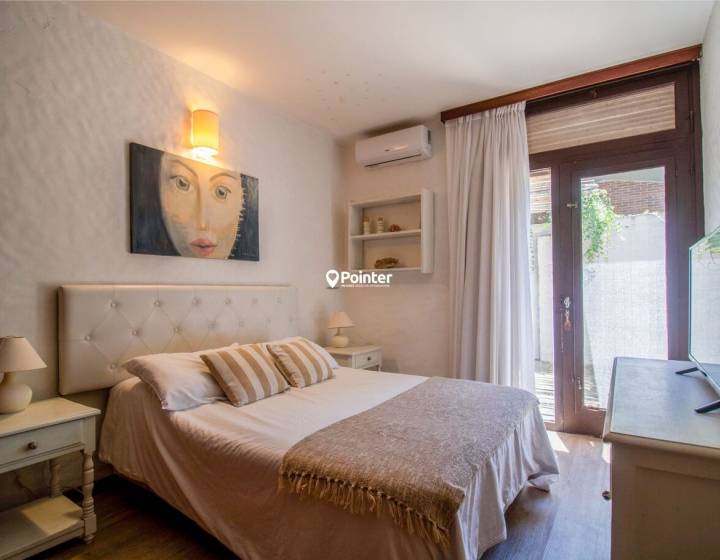 Casa En Venta En La Mansa, parada 10, 5 Dormitorios + Dependencia