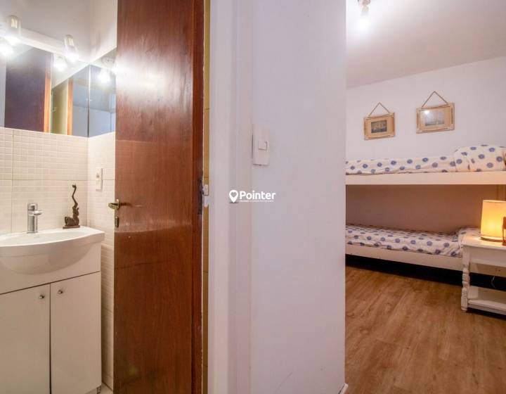 Casa En Venta En La Mansa, parada 10, 5 Dormitorios + Dependencia