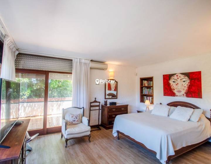 Casa En Venta En La Mansa, parada 10, 5 Dormitorios + Dependencia
