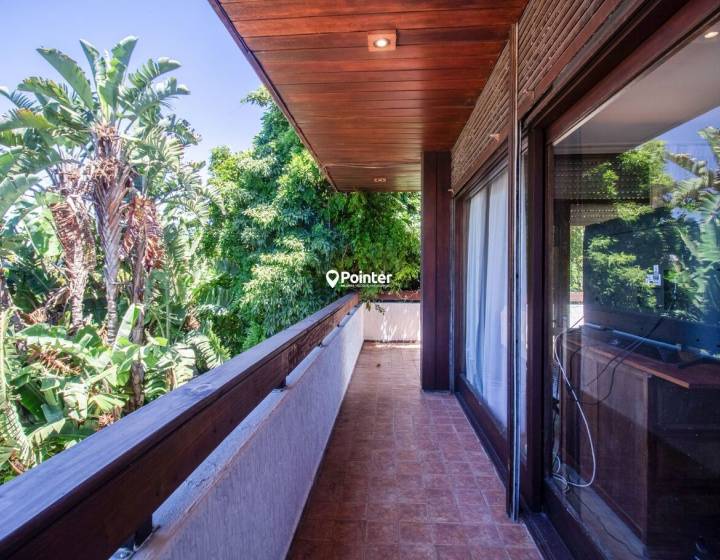 Casa En Venta En La Mansa, parada 10, 5 Dormitorios + Dependencia