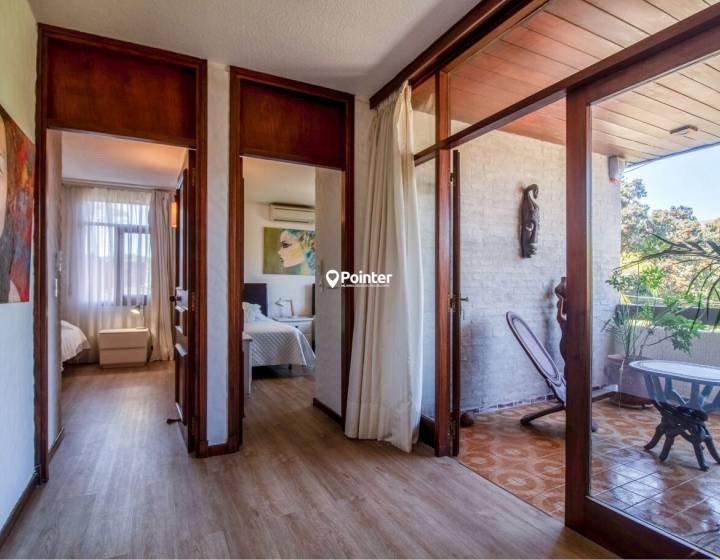Casa En Venta En La Mansa, parada 10, 5 Dormitorios + Dependencia