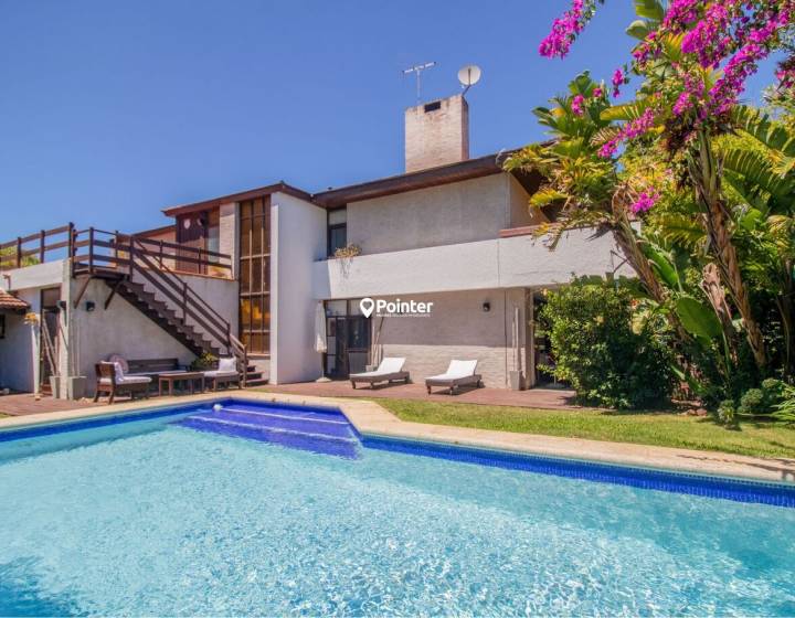 Casa En Venta En La Mansa, parada 10, 5 Dormitorios + Dependencia