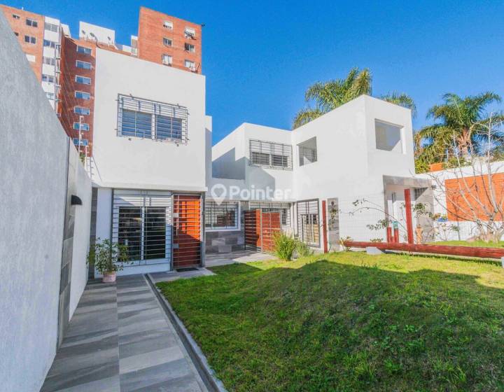 Venta Casa PH 3 Dormitorios + Jard&iacute;n + Cochera en el coraz&oacute;n de Malv&iacute;n