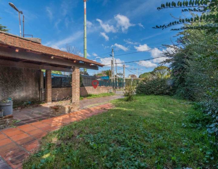 SE ALQUILA CASA 3 DORMITORIOS EN BARRIO PE&Ntilde;AROL