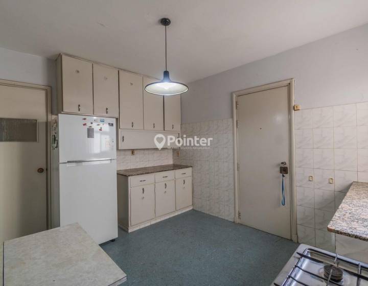 Oportunidad en el Centro &ndash; 4 Dormitorios, 3 Ba&ntilde;os