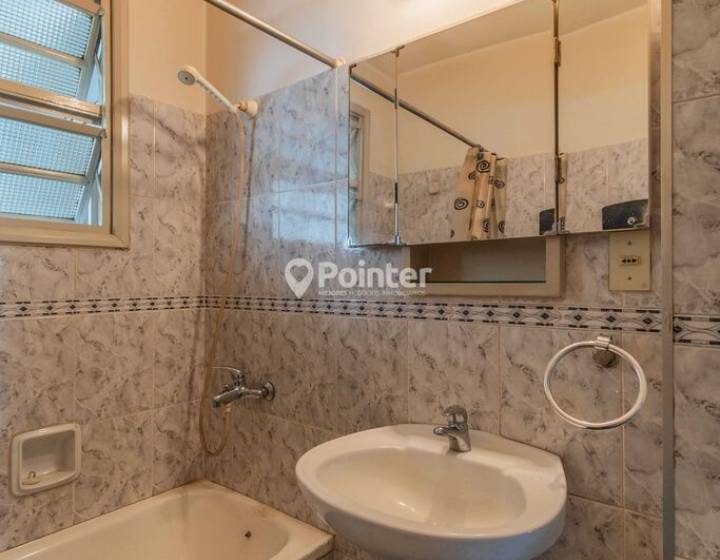 Oportunidad en el Centro &ndash; 4 Dormitorios, 3 Ba&ntilde;os