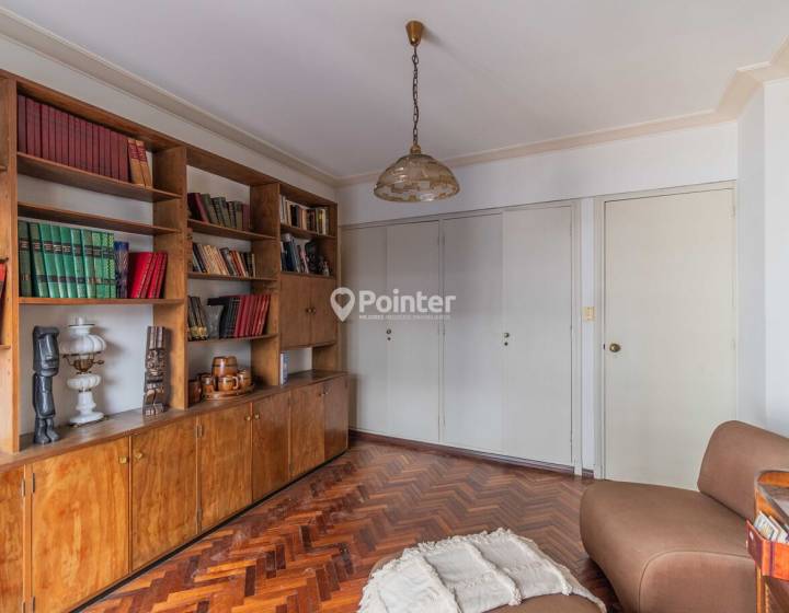 Oportunidad en el Centro &ndash; 4 Dormitorios, 3 Ba&ntilde;os