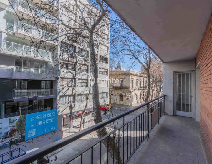 Oportunidad en el Centro &ndash; 4 Dormitorios, 3 Ba&ntilde;os