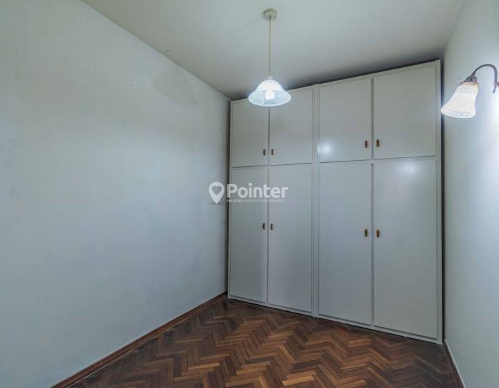 Oportunidad en el Centro &ndash; 4 Dormitorios, 3 Ba&ntilde;os