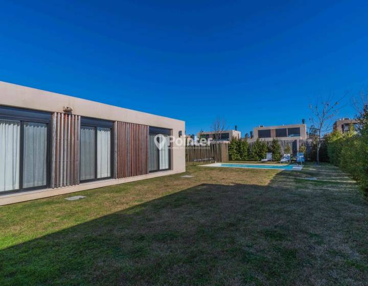 VENTA Casa Huerta de los Horneros, 4 Dormitorios, 3 ba&ntilde;os + Piscina