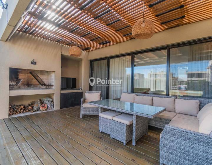 VENTA Casa Huerta de los Horneros, 4 Dormitorios, 3 ba&ntilde;os + Piscina