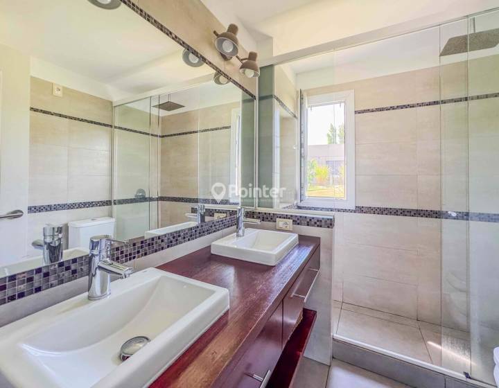VENTA Casa moderna en Altos de la Tahona, 3 Dormitorios, Piscina y Vista al Golf