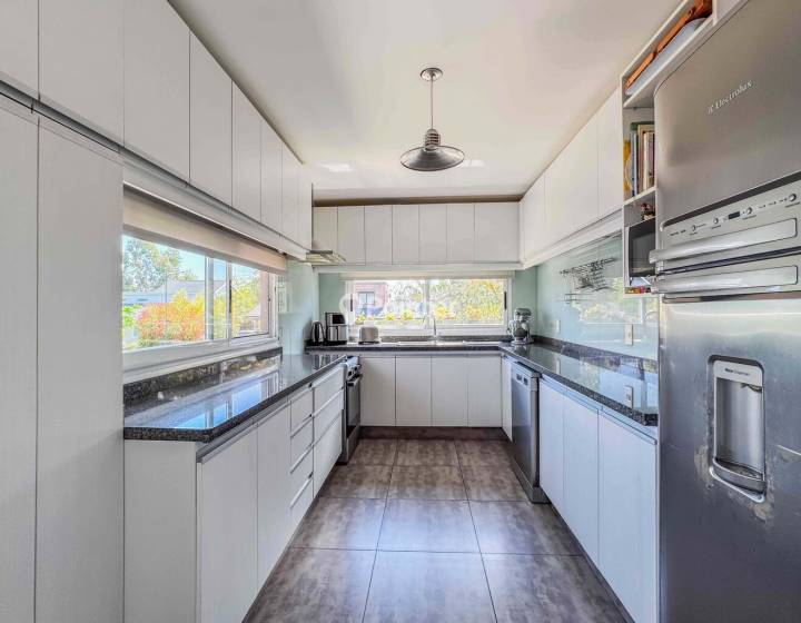 VENTA Casa moderna en Altos de la Tahona, 3 Dormitorios, Piscina y Vista al Golf