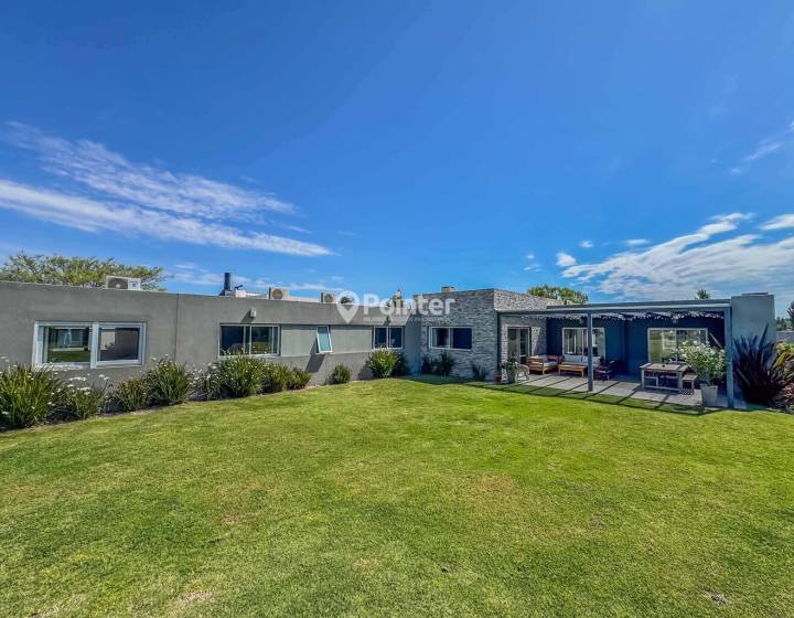 VENTA Casa moderna en Altos de la Tahona, 3 Dormitorios, Piscina y Vista al Golf