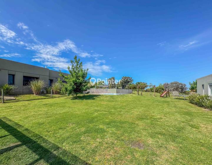 VENTA Casa moderna en Altos de la Tahona, 3 Dormitorios, Piscina y Vista al Golf