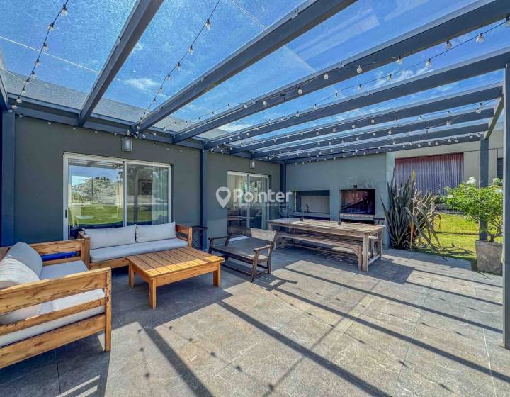 VENTA Casa moderna en Altos de la Tahona, 3 Dormitorios, Piscina y Vista al Golf
