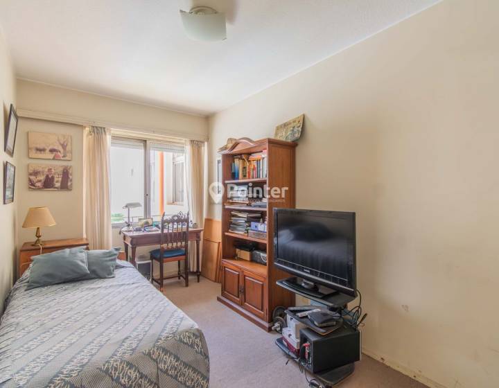 Apartamento en Rambla Pocitos con vista al mar, 3 dormitorios + servicio y garage
