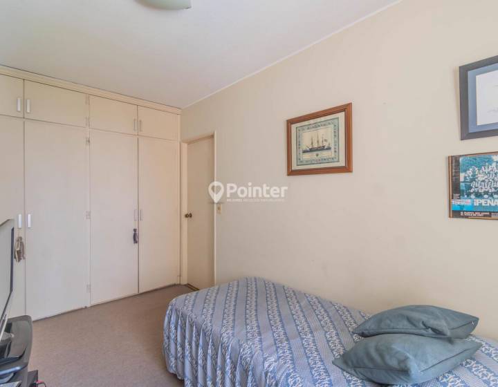 Apartamento en Rambla Pocitos con vista al mar, 3 dormitorios + servicio y garage