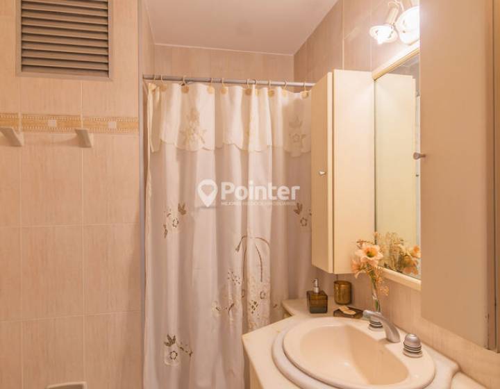 Apartamento en Rambla Pocitos con vista al mar, 3 dormitorios + servicio y garage