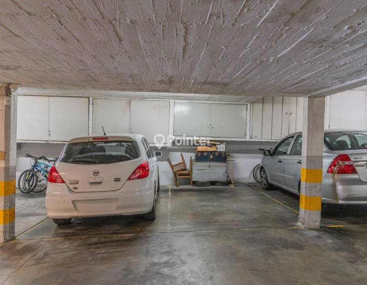 Apartamento en Rambla Pocitos con vista al mar, 3 dormitorios + servicio y garage