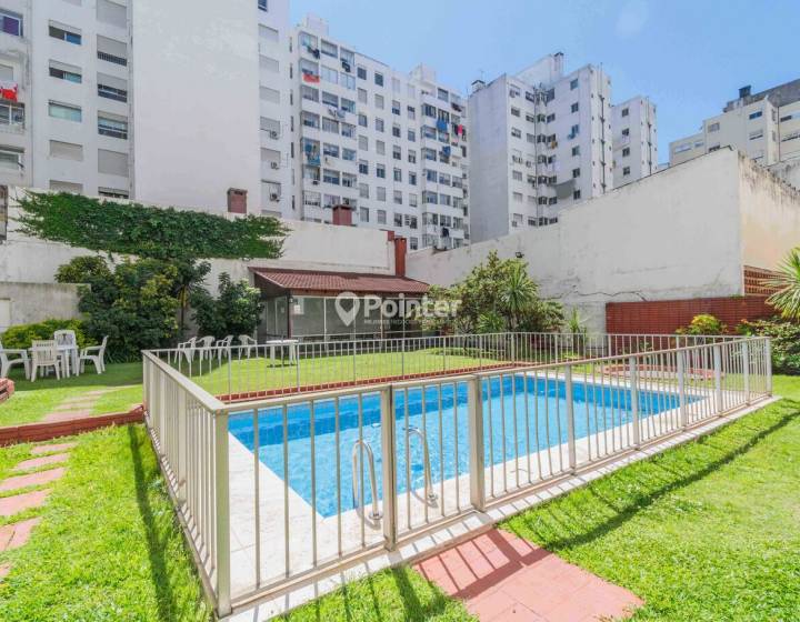 Apartamento en Rambla Pocitos con vista al mar, 3 dormitorios + servicio y garage