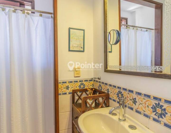 VENTA CASA POCITOS 2 DORMITORIOS Y TERRAZA CON PARRILLERO