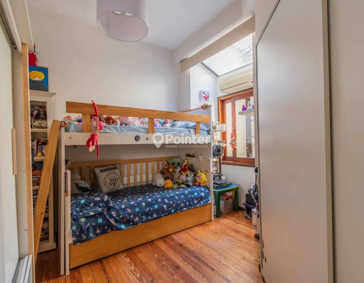 VENTA CASA POCITOS 2 DORMITORIOS Y TERRAZA CON PARRILLERO