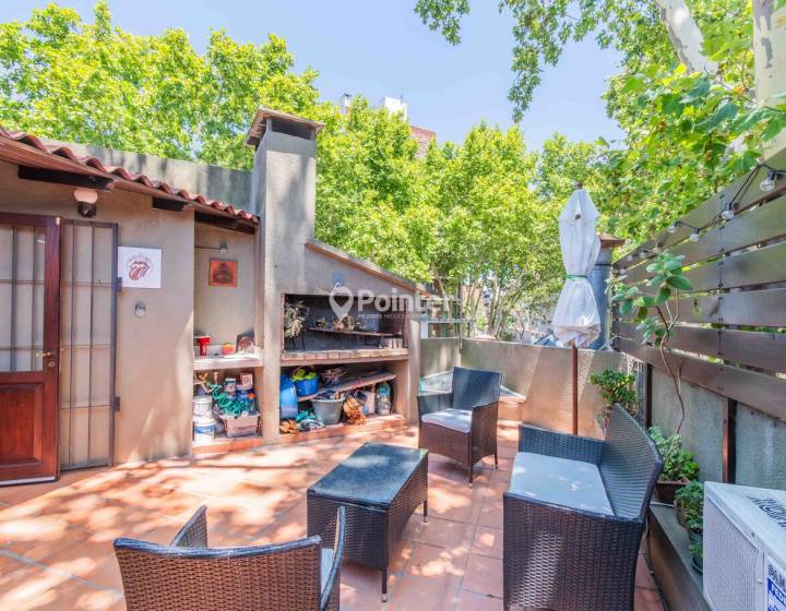 VENTA CASA POCITOS 2 DORMITORIOS Y TERRAZA CON PARRILLERO