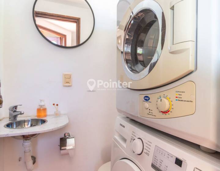 VENTA CASA POCITOS 2 DORMITORIOS Y TERRAZA CON PARRILLERO