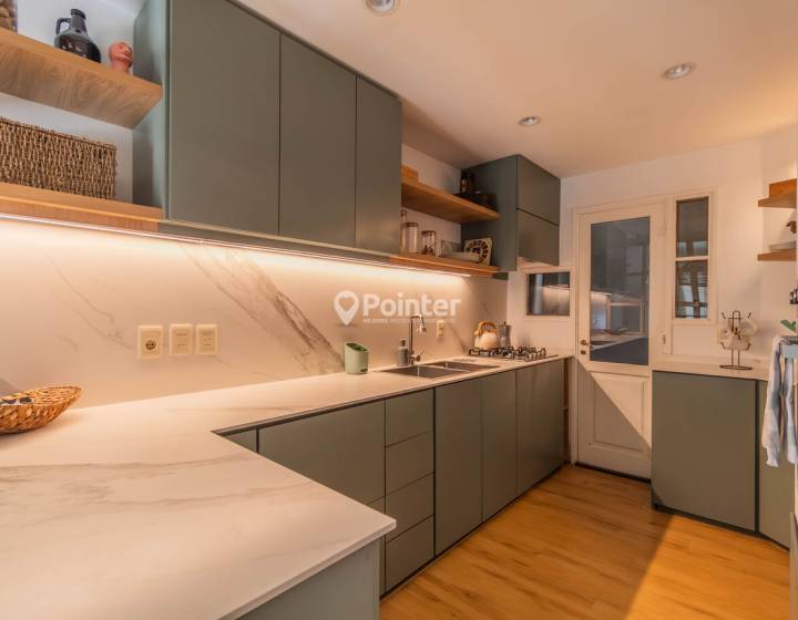 VENTA CASA POCITOS 2 DORMITORIOS Y TERRAZA CON PARRILLERO